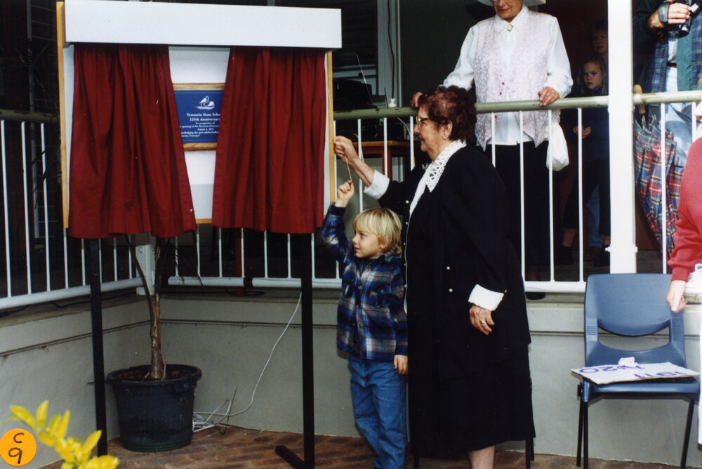 Plaque unveiling, Maisie Massoud, past student 1911-1920, 125 years Anniversary, Tewantin State School, Tewantin, 2000