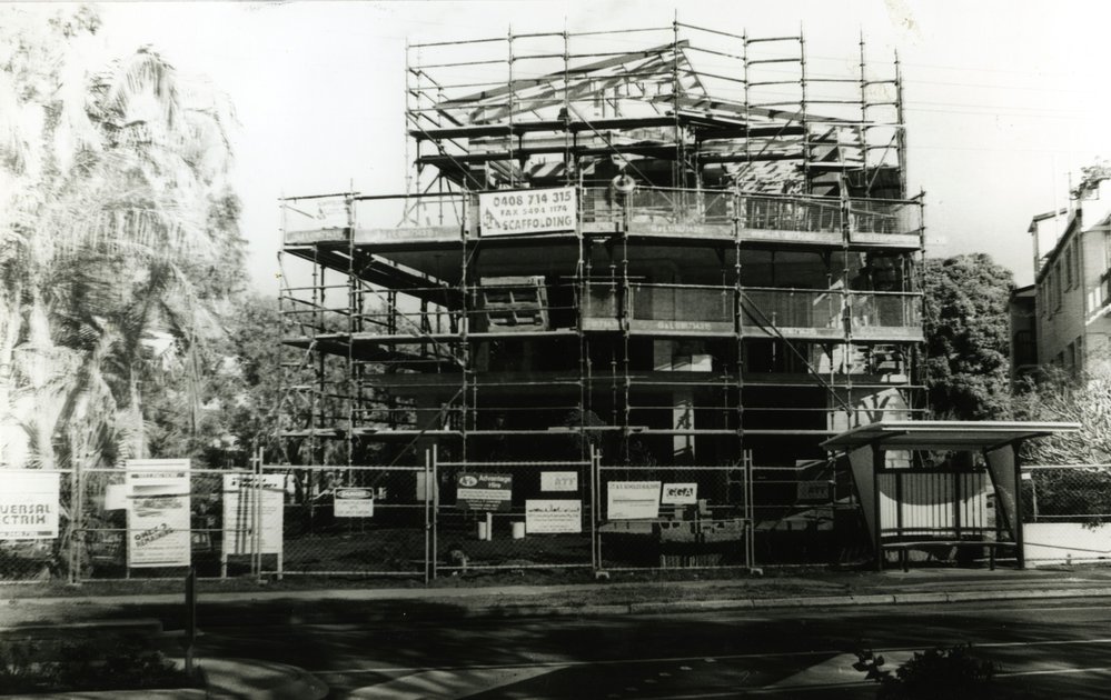 Building under construction, 177 Gympie Terrace, Noosaville, 2000 