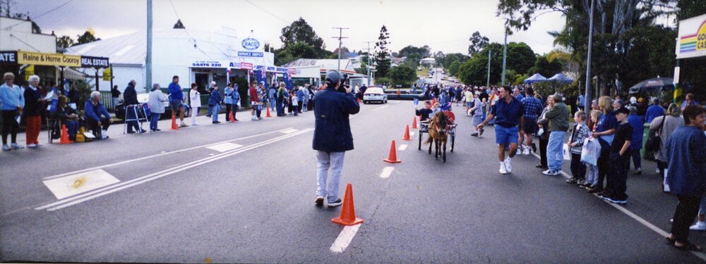 Spectators and participants, Olympic Torch Relay celebrations, Diamond Street, Cooroy, 16 June 2000