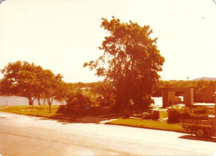 Demolition, site of new Noosa Council Chamgers, Pelican Street, Tewantin, ca 1979