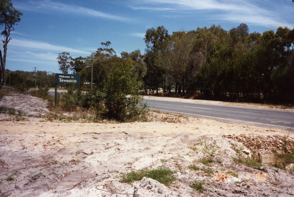Entrance to land clearing site, Tewantin, 1 November 1990 