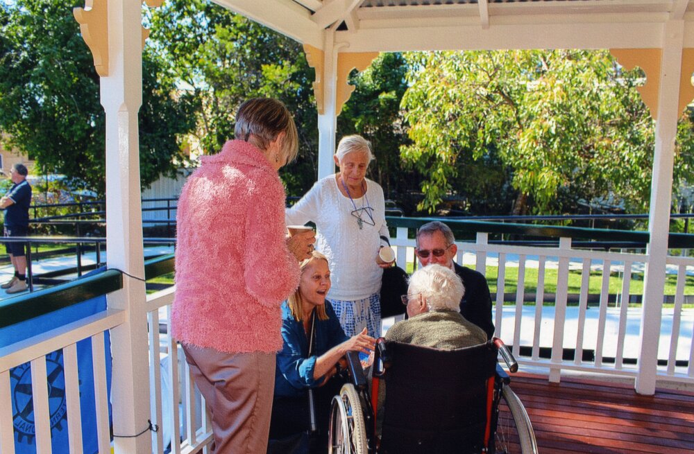 Petrinella Duke, Sandy Bolton MP, June Colley, John Duke (l-r) with Esme Tait (back to image), Official opening Tait-Duke Cottage, Earl Street, Tewantin, 7 June 2017