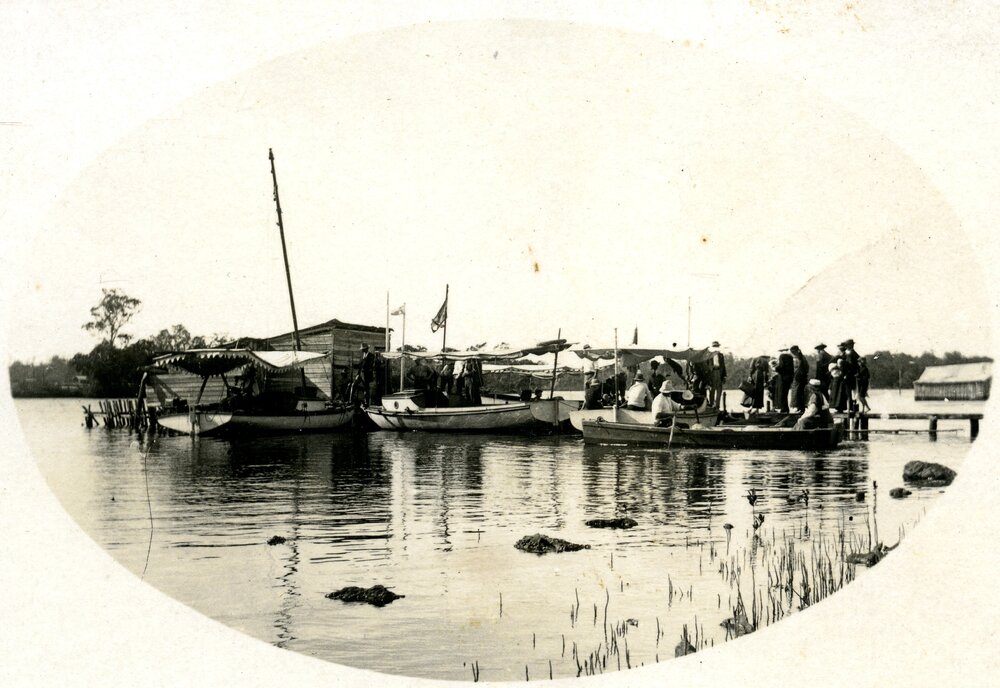 Boating parties, Tait's Jetty, Noosa River, Tewantin, 1910