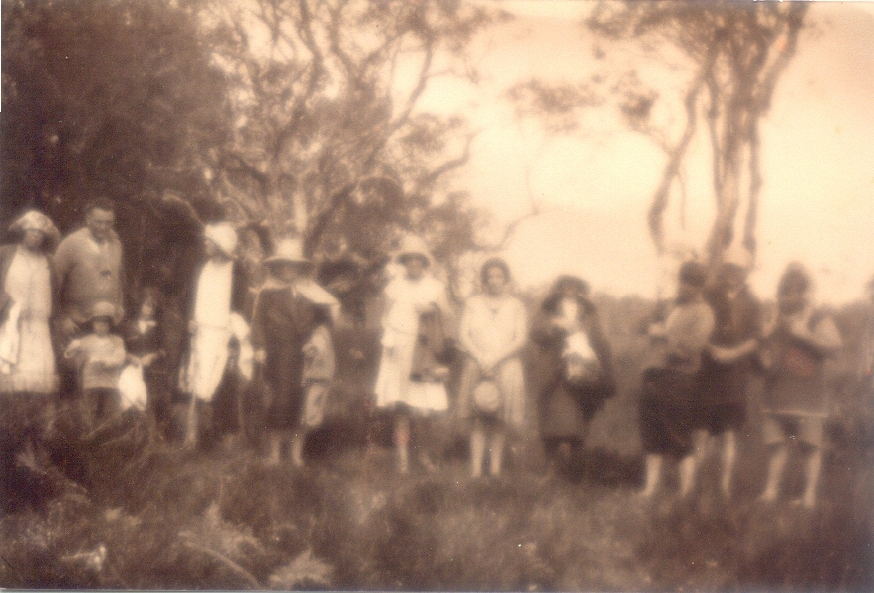 Daytrippers, Crang and Bunney families, Teewah Beach, Noosa North Shore, 4 May 1930