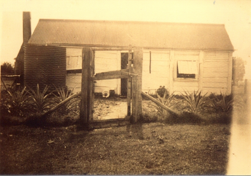Dwelling, Crang Family home, Lake Cootharaba, Mill Point, Como, 1920s