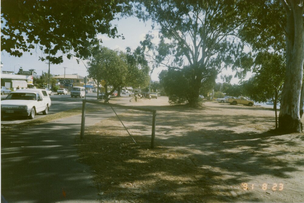 Businesses and parkland, 203 Gympie Terrace, Noosaville, 23 August 1991