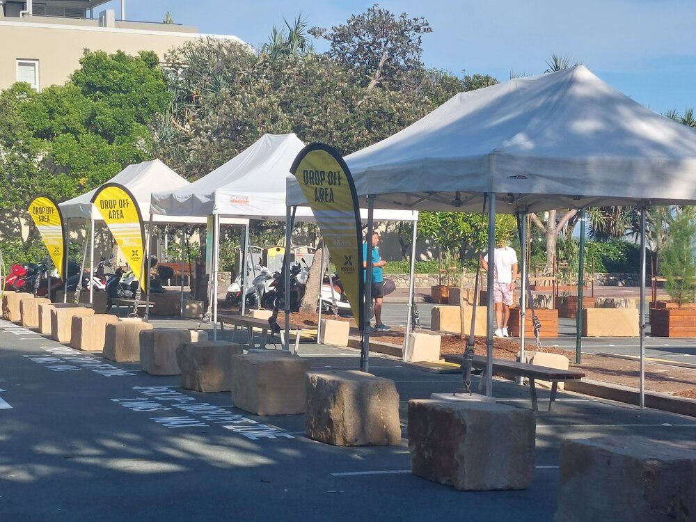 Holiday drop off zone, Noosa Main Beach carpark, Noosa Heads, 20 December 2025