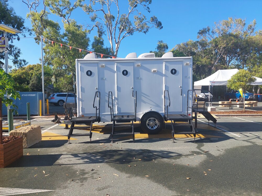 Additional facilities, holiday drop off zone, Noosa Main Beach carpark, Noosa Heads, 20 December 2025