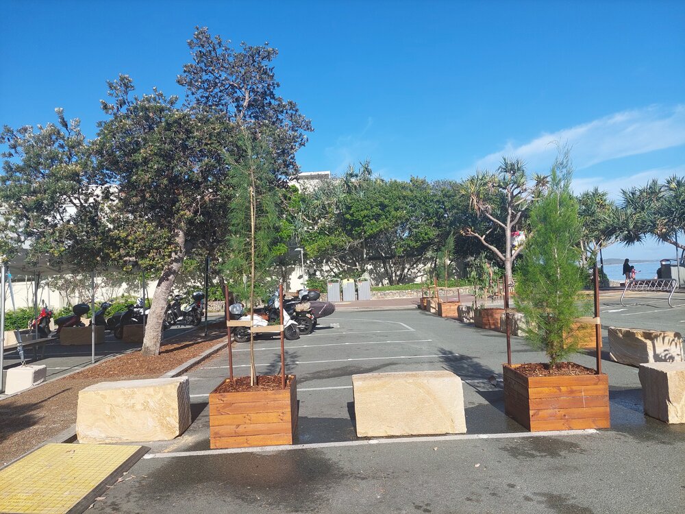 Holiday drop off zone, Noosa Main Beach carpark, Noosa Heads, 20 December 2025