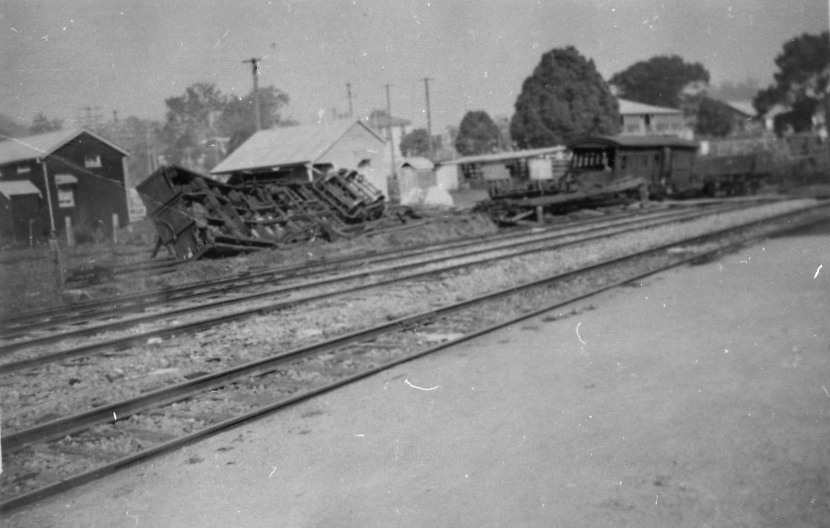 Derailment, goods train, Pomona Railway yards, Pomona, 30 September 1941
