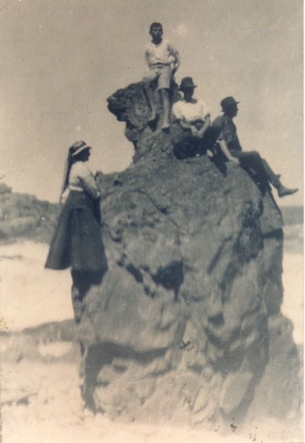 Daytrippers, 'Cook's Monument', Monument Cove, Noosa National Park, ca 1920s