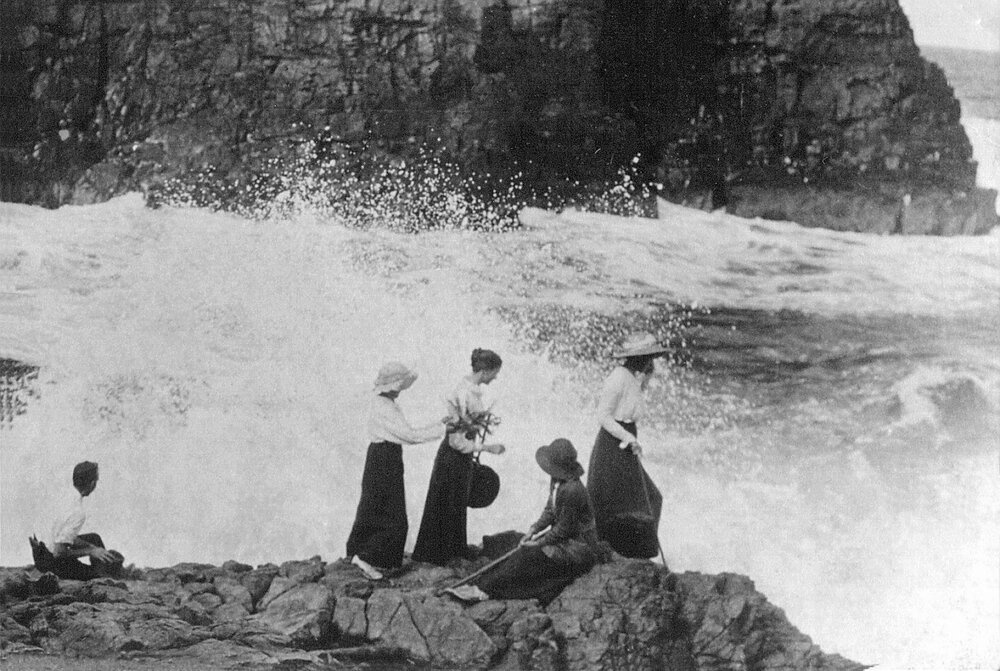 Daytrippers, Noosa National Park, Noosa Heads, ca 1900