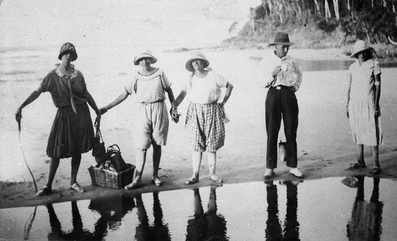 Beachgoers, Noosa Main Beach, Noosa Heads, ca 1920