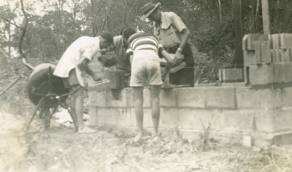 Construction of the 'Gunya', Lake Cootharaba Sailing Club members, Boreen Point, ca 1950s