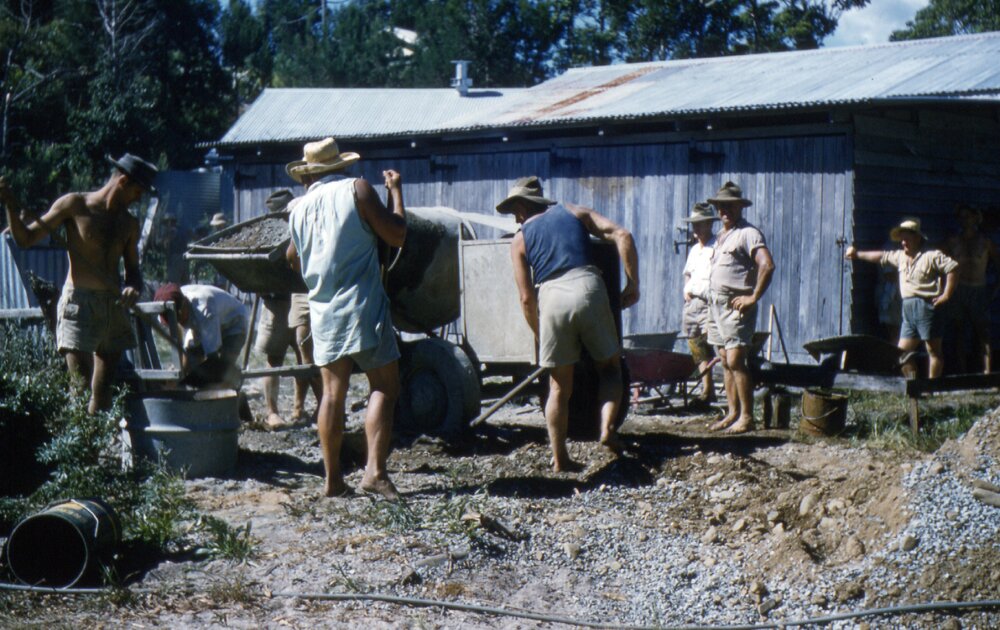 Construction, Lake Cootharaba Sailing Club members, Boreen Parade, Boreen Point, 1960