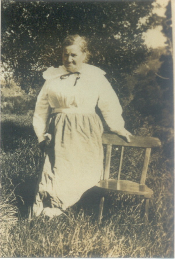 Informal portrait, Mrs Albrecht, Skyring Creek, Federal, ca 1926