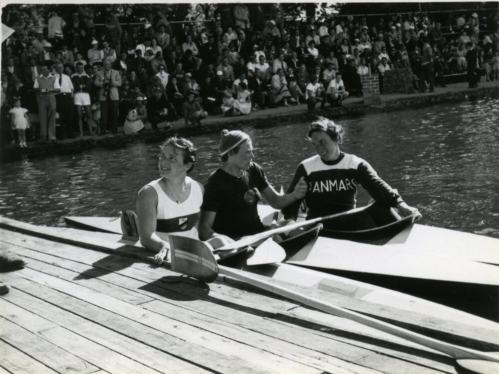 Olympic Games competitors, Women's canoeing K-1 500m, Lake Wendouree, Ballarat, ca December 1956