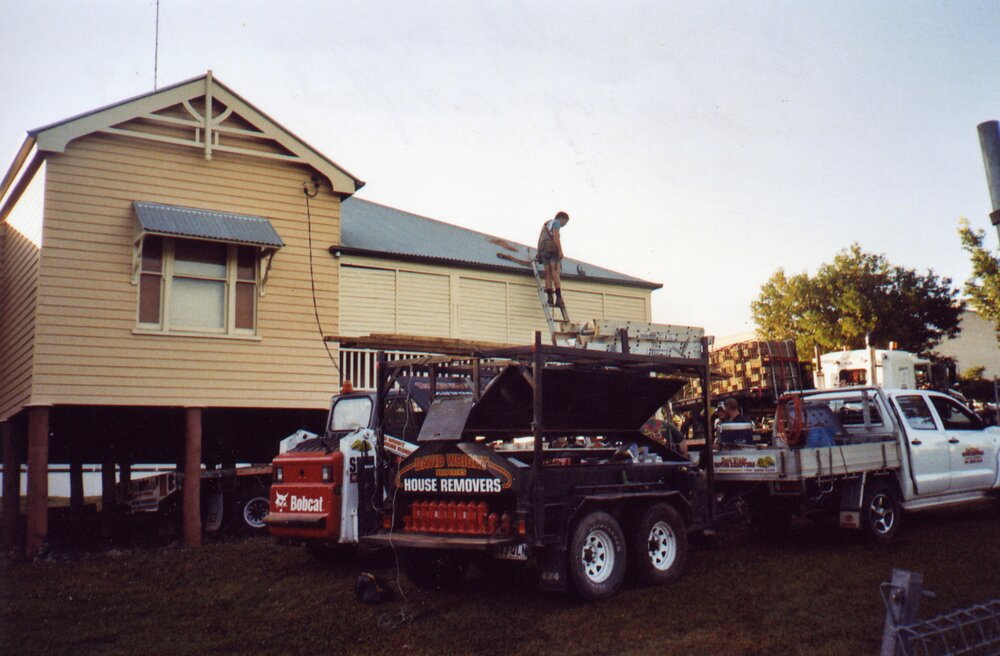 Relocation preparations, Tait Duke Cottage, 84 Poinciana Avenue, Tewantin,  August 2009