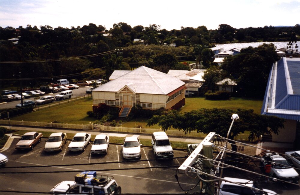Aerial view, Tait Duke Cottage, 84 Poinciana Avenue, Tewantin, August 1999