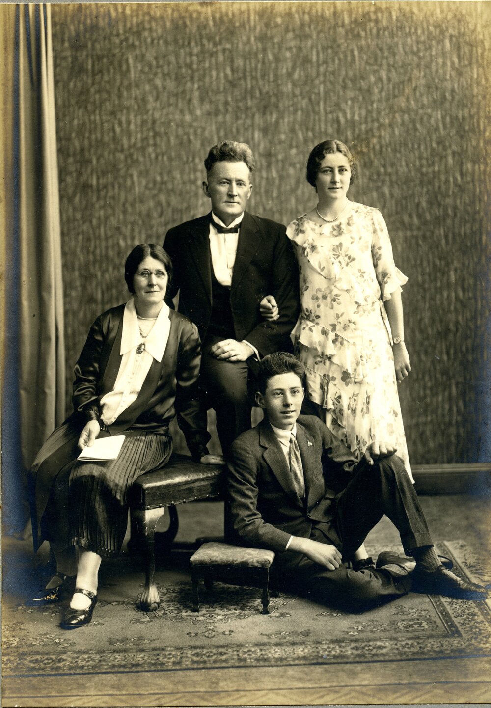 Portrait, Charlotte and Herbert Galloway with children Joyce and Herbie, ca 1930s