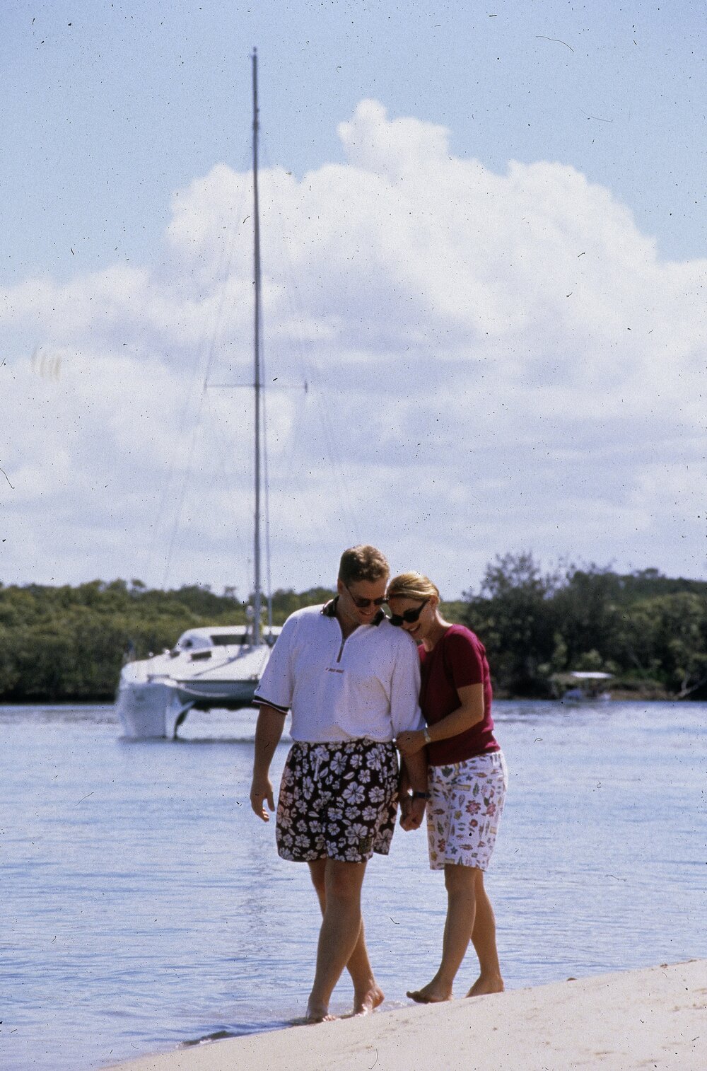 Holiday makers, Noosa River, Noosaville, ca 1990s