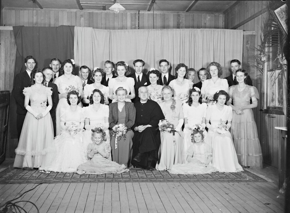 Debutante Ball attendees, Anglican Church of the Holy Nativity, Cooroy, 1948