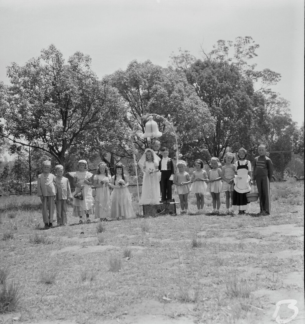Mock  wedding, school children, Cooroy, 1950