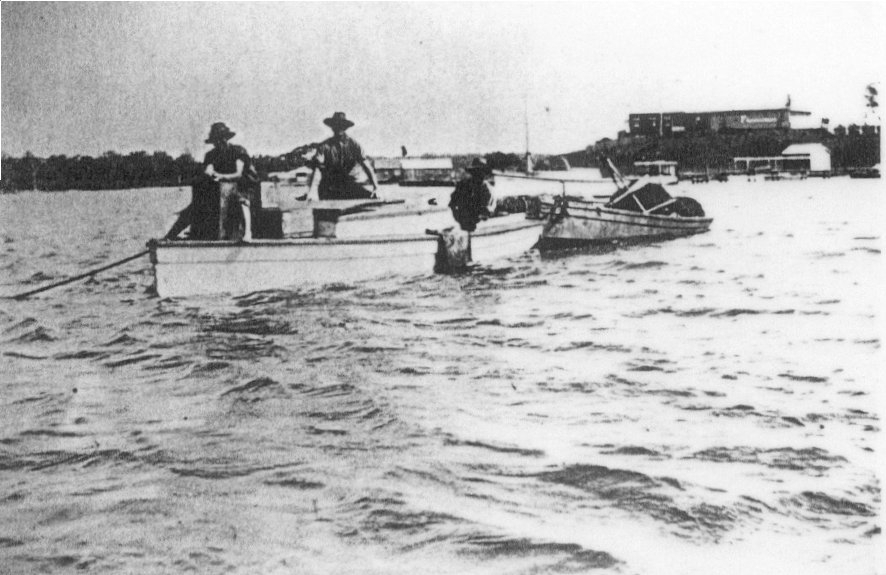 Fishermen, Noosa River, Tewantin, 1920s