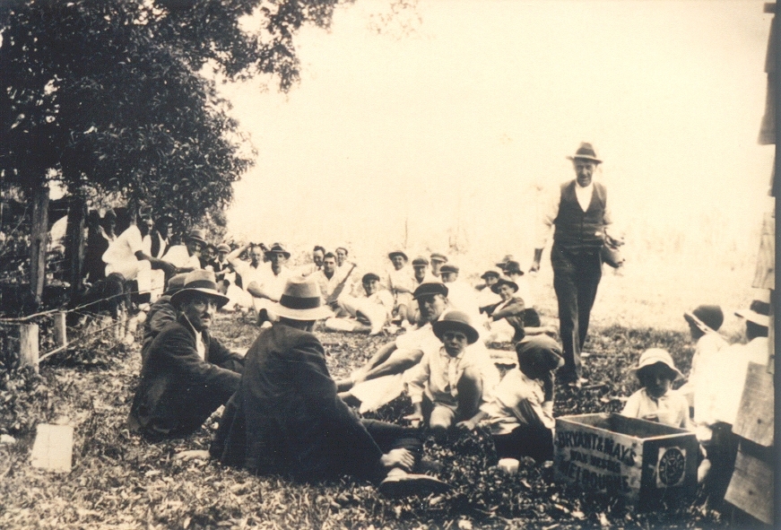 Picnickers, Lake Cootharaba, Boreen Point, 1920s