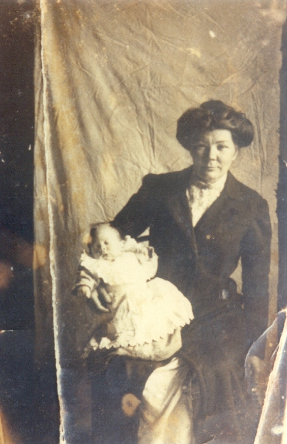 Portrait, Mrs Harry A Miller with son Alan, Kin Kin, 1910