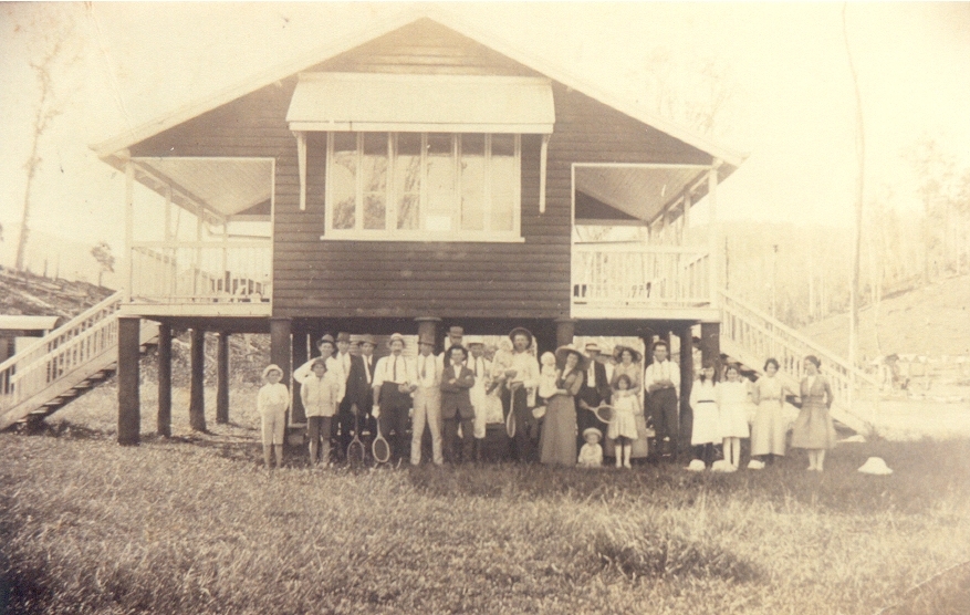 Residents and school group, Moran Group, Moran Group School, Kin Kin, 1918