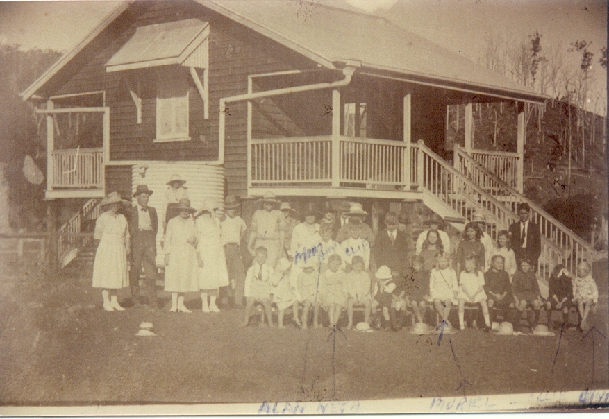 Residents and school group, Moran Group, Moran Group School, Kin Kin, ca 1921