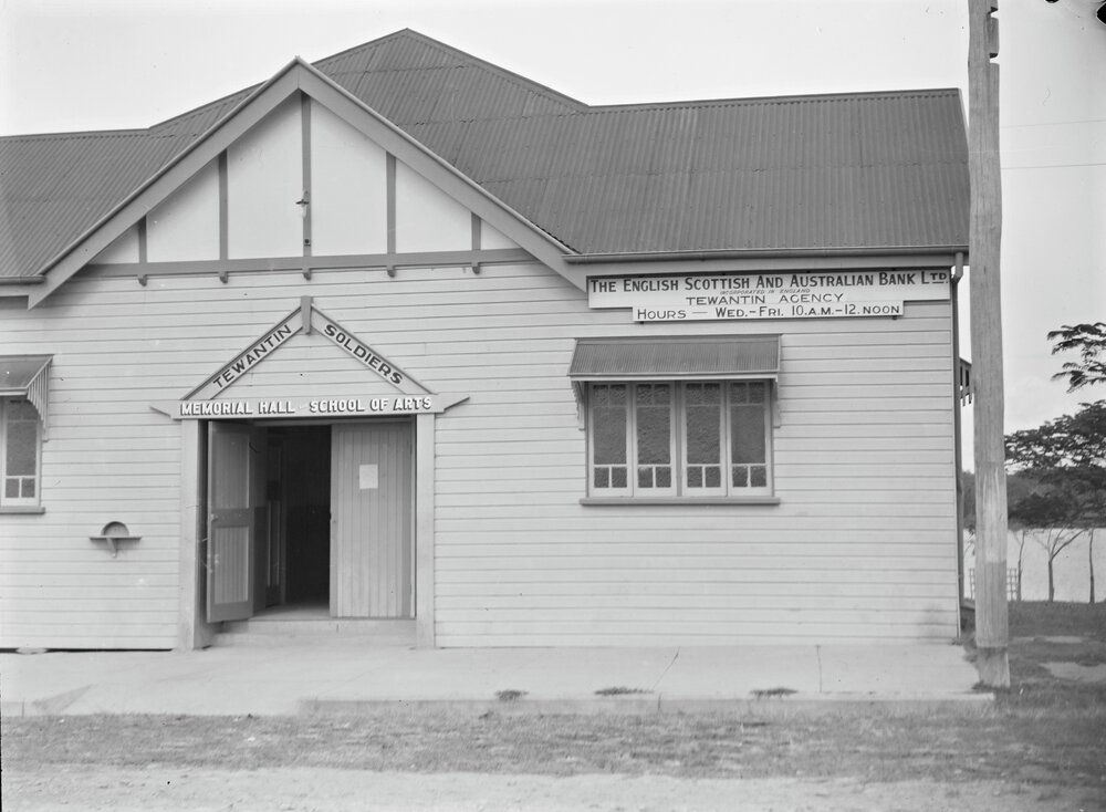 Tewantin Soldiers Memorial Hall &amp; School of Arts, corner Poinciana Avenue and Memorial Avenue, Tewantin, 1947