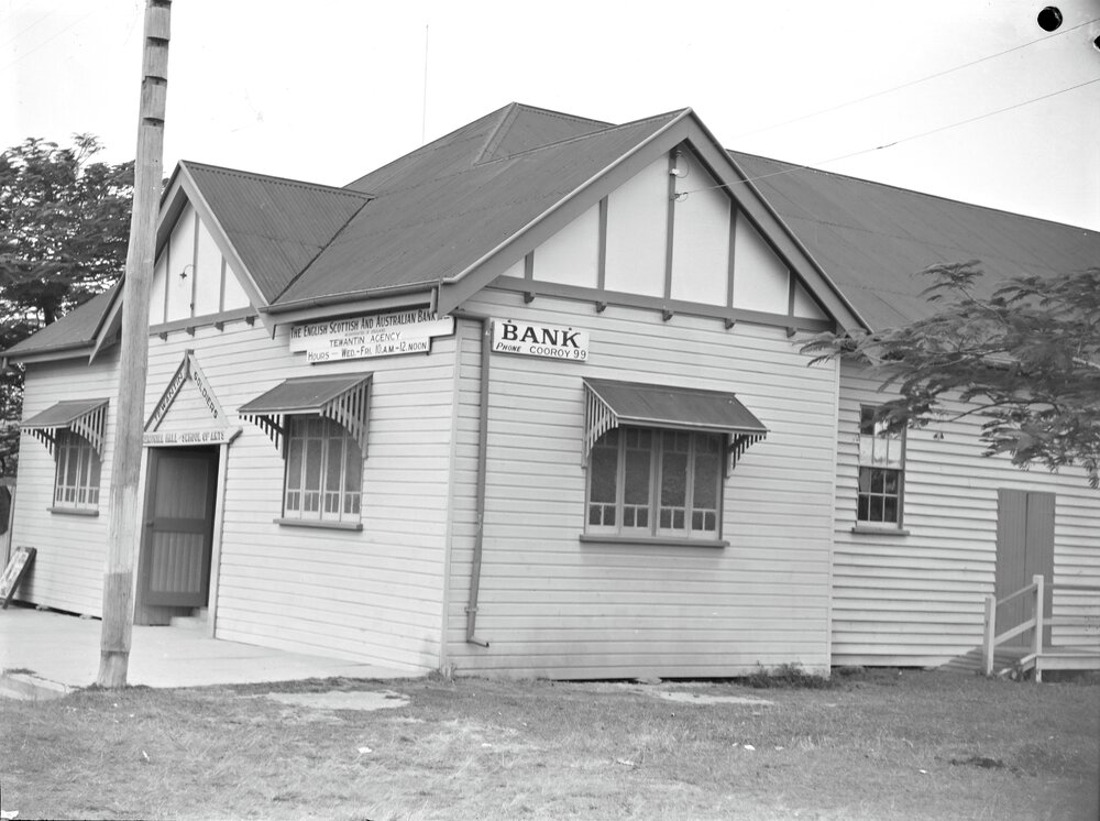 RSL Memorial Hall &amp; School of Arst, corner Poinciana Avenue and Memorial Avenue, Tewantin, 1947