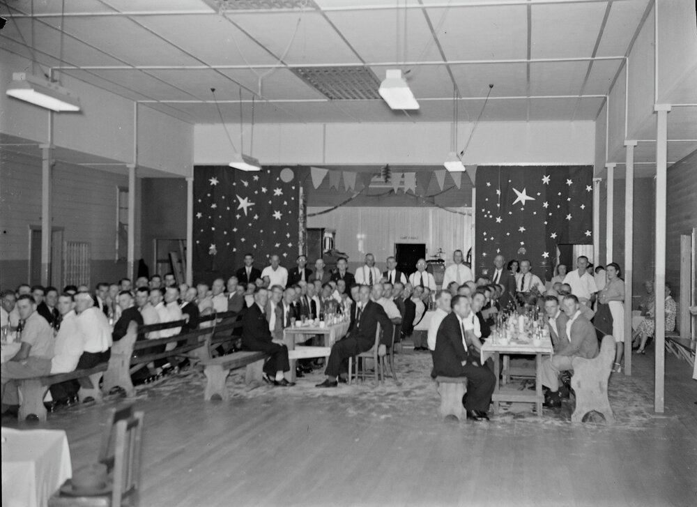 Attendees, R.S.L Dinner,  Soldiers Memorial Hall, corner Poinciana Avenue and Memorial Avenue, Tewantin, 1949