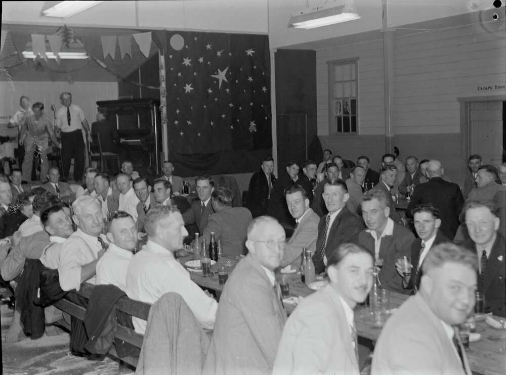 Attendees, R.S.L Dinner, Tewantin School of the Arts Hall, corner Poinciana Avenue and Memorial Avenue, Tewantin, 1949