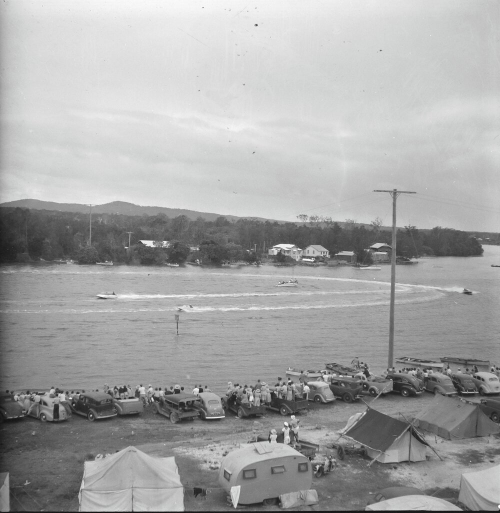 Participants and spectators, Speedboat racing, Noosa River, Tewantin, 1 January 1951