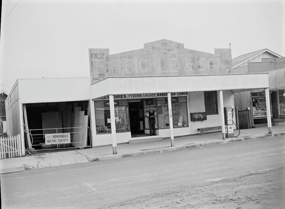 F. R. Bickle &amp; Son, Pelican Street, Tewantin, 1955