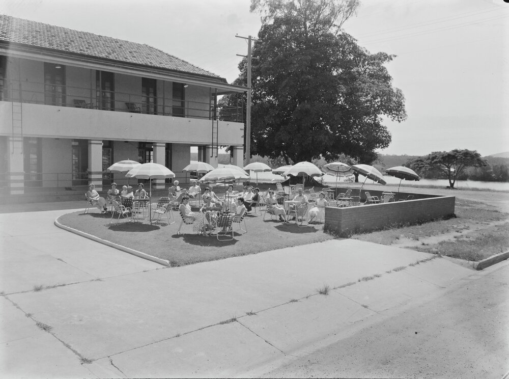Beer Garden, Royal Mail Hotel, Poinciana Avenue, Tewantin, 1957