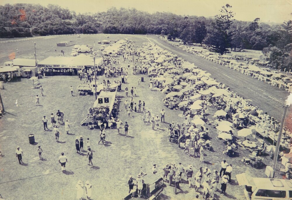 Race track, Noosa Picnic Races, Cooroy Mountain, 30 October 1982