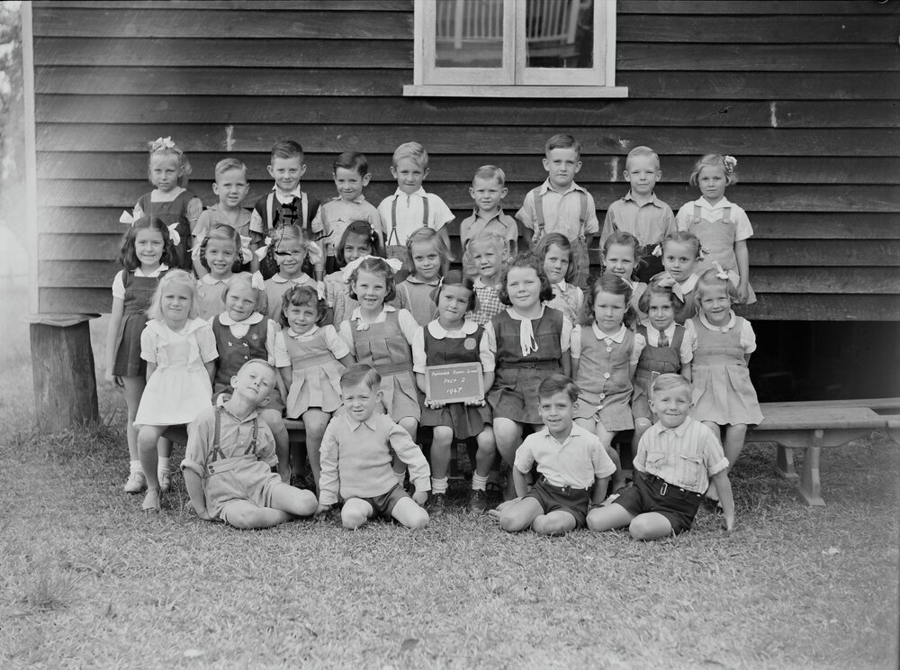 Class photo, Grade Prep 2, Pomona Rural School, Pomona, 1947