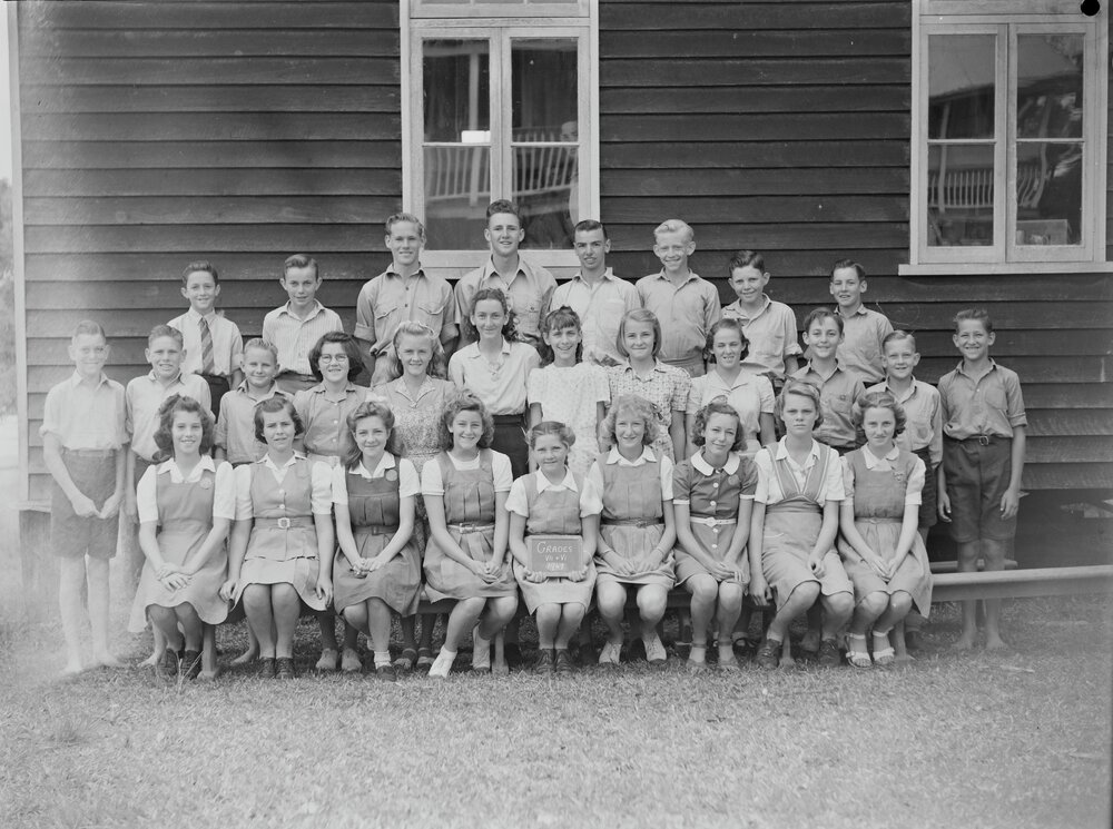 Class photo, Grades 6 - 7, Pomona Rural School, Pomona, 1947