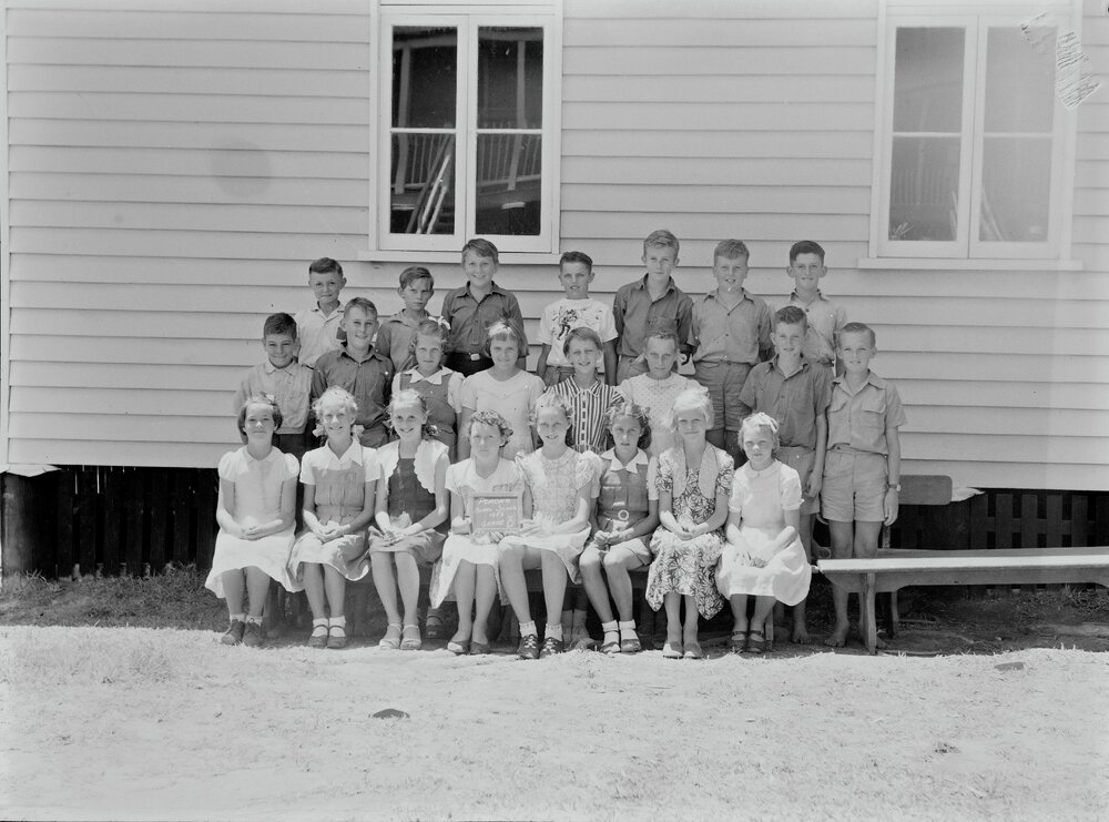 Class photo, Grade 6, Pomona Rural School, Pomona, 1953