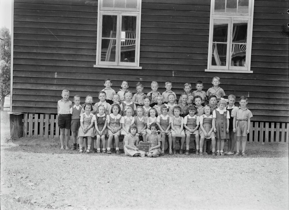 Class photo, Grade Prep 2 - P4B, Pomona Rural School, Pomona, 1948
