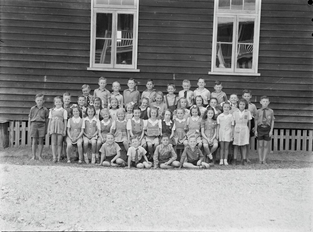 Class photo, Grade Prep 1 - P4A, Pomona Rural School, Pomona, 1948
