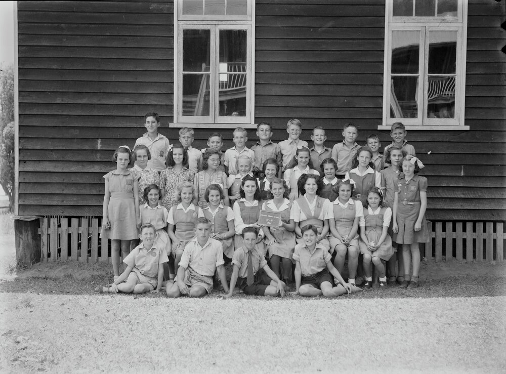 Class photo, Grades 4 - 5, Pomona Rural School, Pomona, 1948