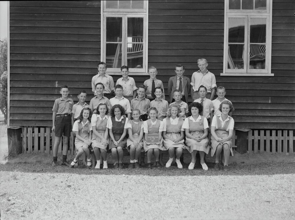 Class photo, Grades 6 - 7, Pomona Rural School, Pomona, 1948