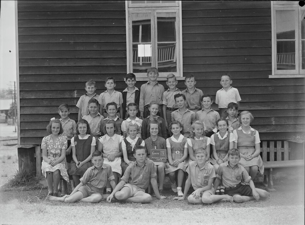 Class photo, Grade 4, Pomona Rural School, Pomona, 1949