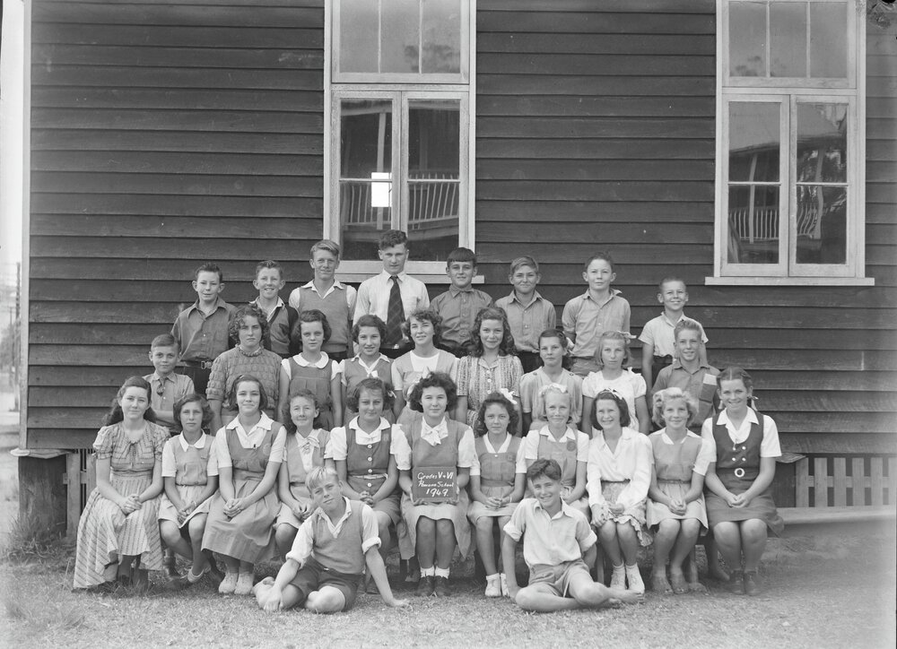 Class photo, Grades 5 &amp; 6, Pomona State School, Pomona, 1949