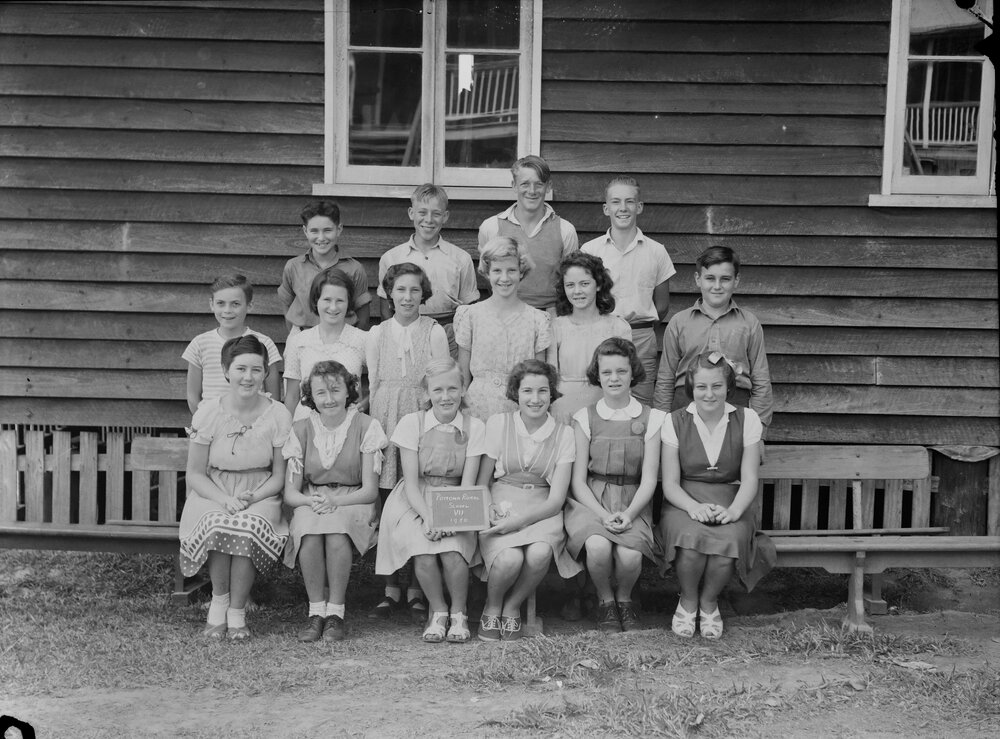Class photo, Grade 7, Pomona Rural School, Pomona, 1950